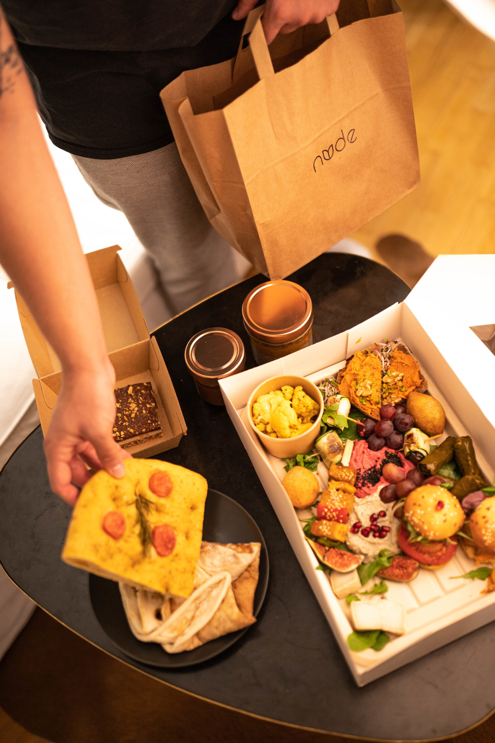 Nude Food Augsburg | Bites, unsere bunte Tapas Platte nude veganes restaurant augsburg cafe bowls vegan gesund lecker essen